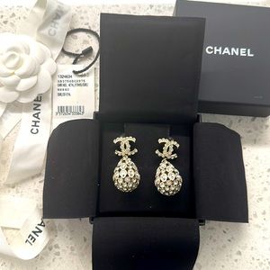 Chanel Strass CC earings with egg shape drop included pouch/box/ribbon/camelia